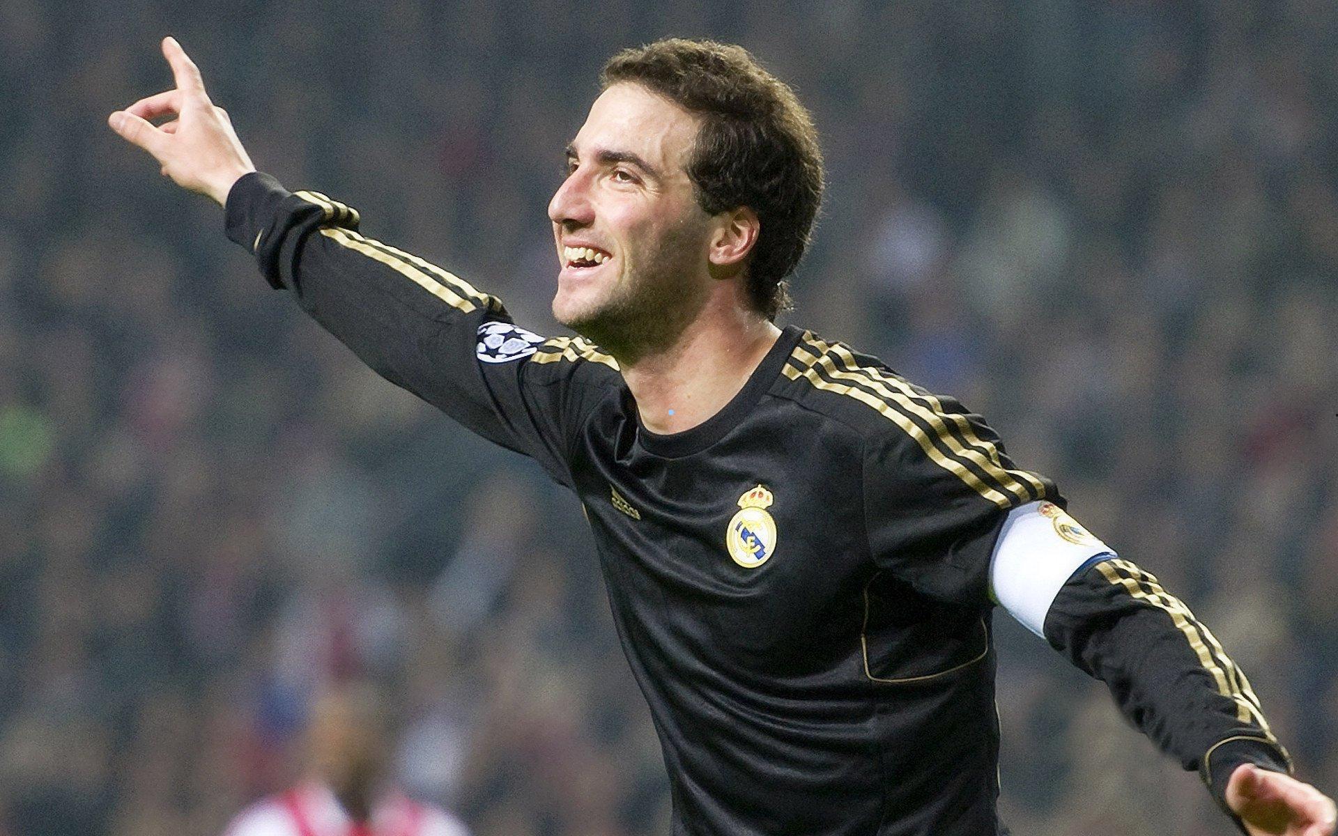 切尔西选帅风波，伊劳拉基本无缘，罗塞尼尔成为最热门候选