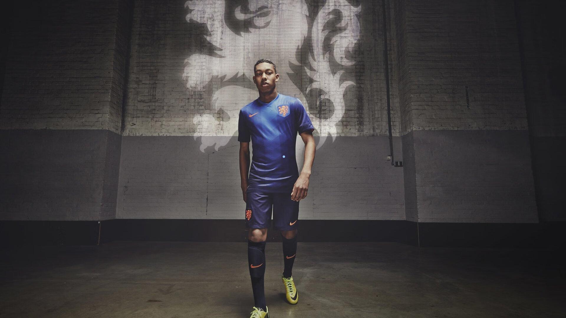 勒克莱尔新车首航点燃赛道激情，车迷热烈助威营造非凡氛围